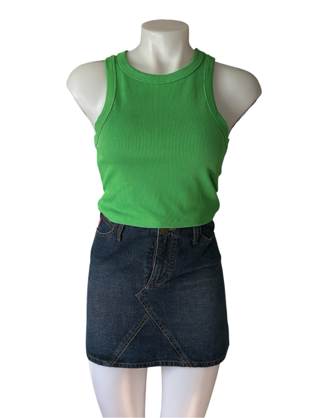 🌸🌞Divided Bright Green Ribbed Crop Tank - Picture 3 of 8